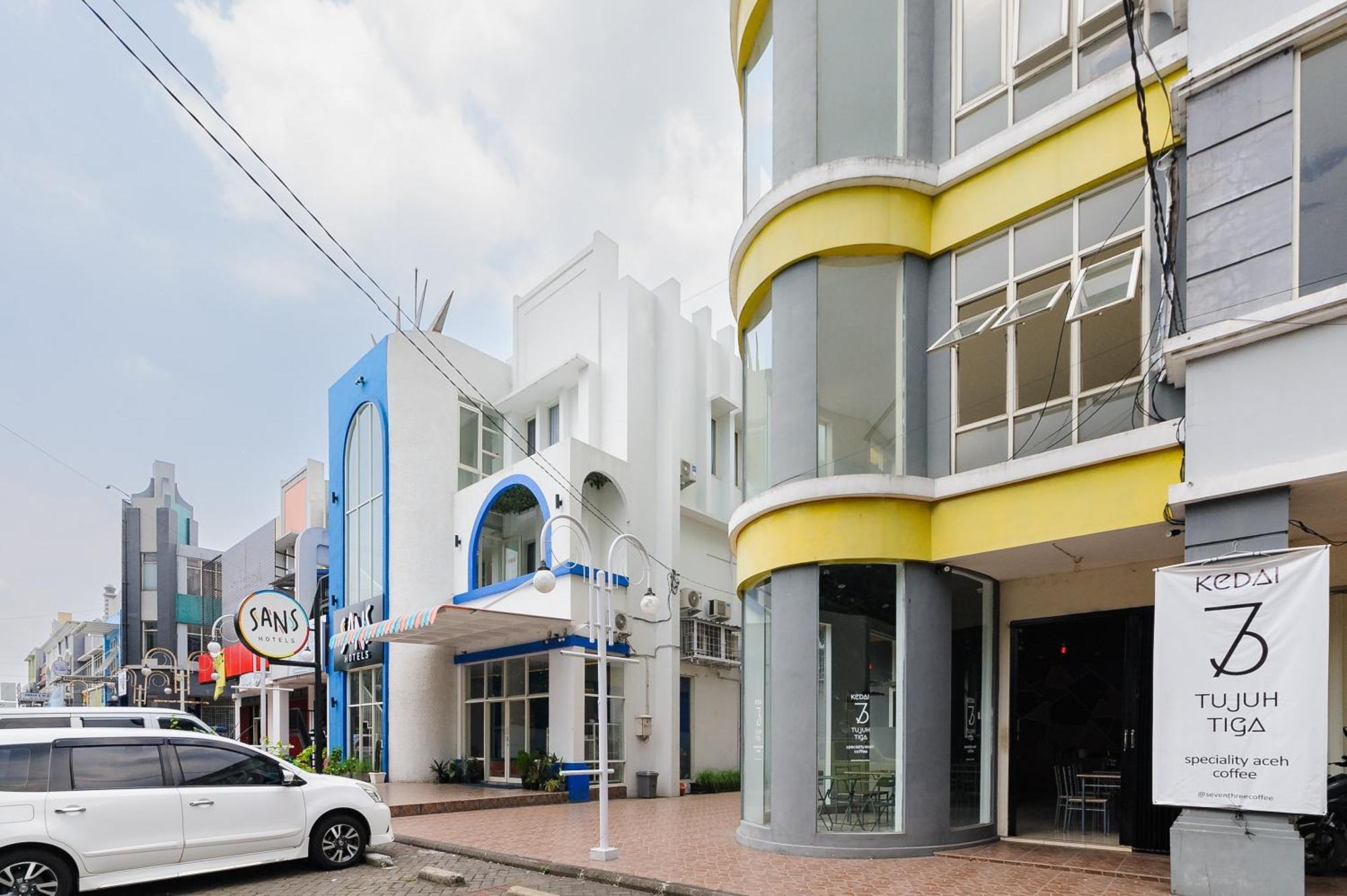 Sans Hotel La Vida Malang Ngadipuro Екстериор снимка